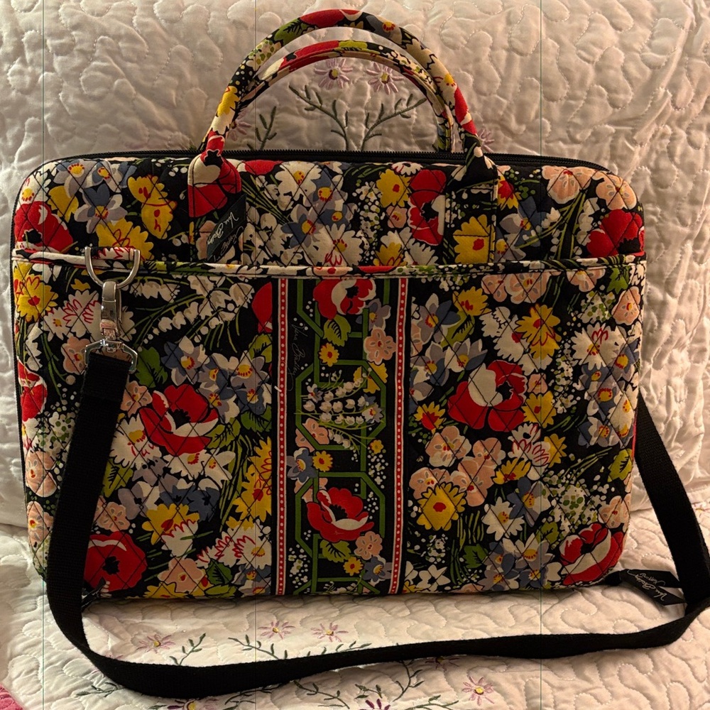 Beautiful Vera Bradley “Poppy Fields” Laptop Portfolio Carry Bag